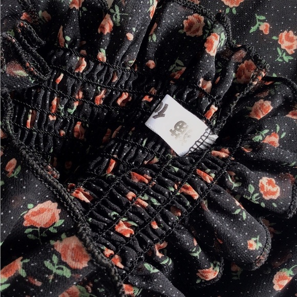 Black puff sleeve blouse flowers size small draw string - Picture 4 of 8